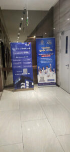 Quảng cáo standee VIB và trường quốc tế TIS
